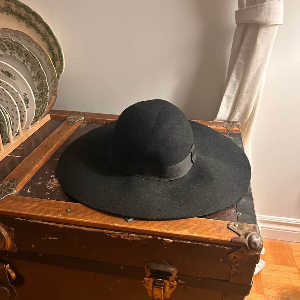 D&Y Classic Black 100% Wool Hat